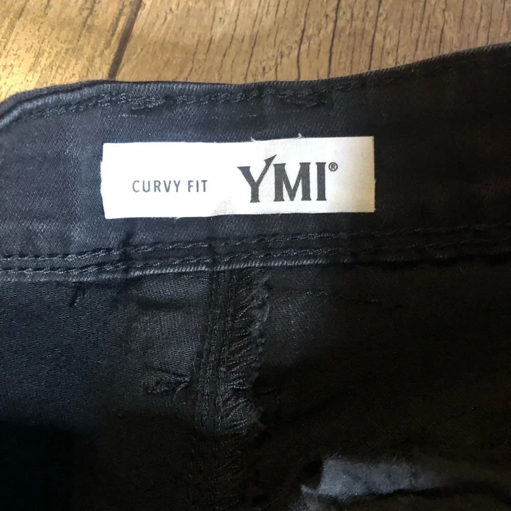 YMI Black Distressed High Waisted Button Up Curvy Fit Denim Shorts Size 5/27 - Picture 4 of 8